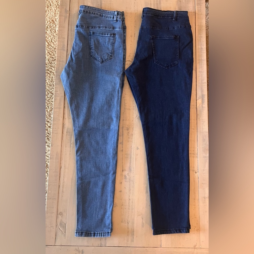 NWOT - 2 prs Women’s Stretch Fabric Jeans